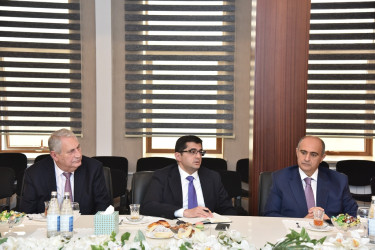 Nəsimi Rayon İcra Hakimiyyətində rayon ərazisində fəaliyyət göstərən ali təhsil müəssisələrinin rəhbərləri ilə görüş keçirilib.