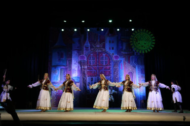 Nəsimi rayonunda  “Heydər Əliyev İli” çərçivəsində uşaq yaradıcılıq festivalları davam edir.