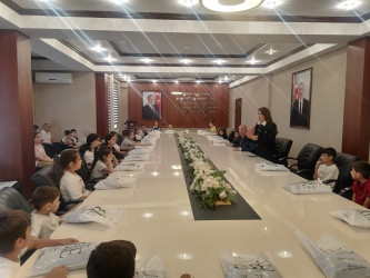 15 Sentyabr - Bilik Günü ərəfəsində Nəsimi rayon İcra Hakimiyyəti tərəfindən bir qrup məktəbliyə məktəbli formaları verilmişdir.