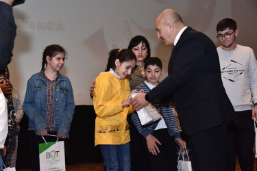 Nəsimi rayonunda görkəmli oftalmoloq alim, akademik Zərifə xanım Əliyevanın anadan olmasının 100 illiyinə həsr olunmuş “Zərifə Əliyeva ömrünün işığı” adlı tədbir keçirilib.