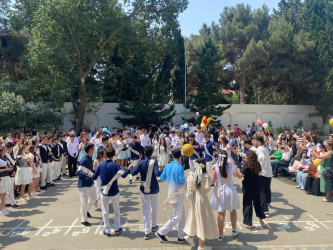 Nəsimi rayonunun ümumtəhsil müəssisələrində “Son zəng” tədbirləri keçirildi.