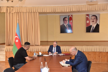 Nəsimi rayon İcra Hakimiyyətinin başçısı növbəti səyyar qəbul keçirib