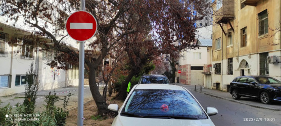 Nəsimi rayonunda  piyadaların təhlükəsiz hərəkətini  təmin etmək üçün yeni yol nişanları quraşdırılmışdır.