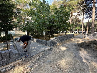 Cavadxan küçəsi 26,30 saylı ünvanlarında aparılan abadlıq-quruculuq işləri davam edir.