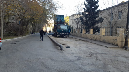 Nəsimi rayonunda məhəllədaxili yollarda asfaltlaşma işləri aparılıb.