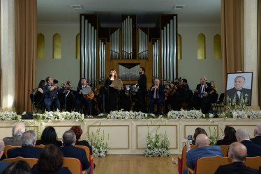 Nəsimi rayonunda Ümummilli lider Heydər Əliyevin anadan olmasının 101 illiyi münasibətilə “Ulu öndər Heydər Əliyev Azərbaycan dövlətçiliyinin xilaskarı, müasir müstəqil Azərbaycanın banisidir ” adlı tədbir keçirilib.