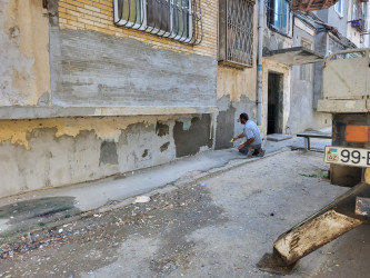 Nəsimi rayonu Cavadxan küçəsi 34 saylı binanın fasadında əsaslı təmir işlərinə başlanılıb.