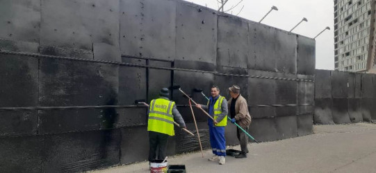 Rayon ərazisində yol kənarında olan hasarlarda  və istinad divarlarında təmir-bərpa və  boyanma işləri aparılıb.