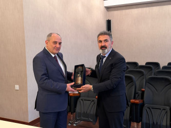 Nəsimi rayon İcra Hakimiyyətində Türkiyə Maarif Vəqfinin rayonda fəaliyyət göstərən təhsil müəssisələrinin rəhbərləri  ilə görüş keçirilib