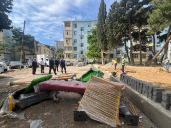 Cavadxan küçəsi 34 və 38 saylı ünvanda abadlıq-quruculuq işləri davam etdirilir.