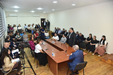Nəsimi rayon İcra Hakimiyyətinin başçısı növbəti səyyar qəbul keçirib