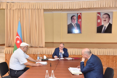 Nəsimi rayon İcra Hakimiyyətinin başçısı növbəti səyyar qəbul keçirib