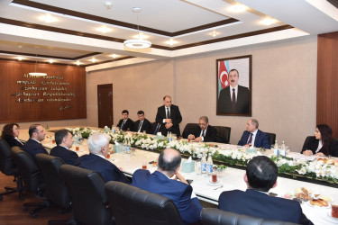 Nəsimi Rayon İcra Hakimiyyətində rayon ərazisində fəaliyyət göstərən ali təhsil müəssisələrinin rəhbərləri ilə görüş keçirilib.