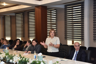 Nəsimi Rayon İcra Hakimiyyətində tam orta ümumtəhsil məktəblərinin və məktəbdənkənar təhsil müəssisələrinin rəhbərlərinin iştirakı ilə müşavirə keçirilib