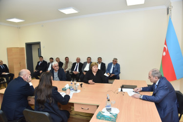Nəsimi rayon İcra Hakimiyyətinin başçısı növbəti səyyar qəbul keçirib
