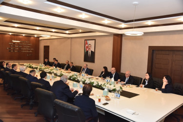 Nəsimi Rayon İcra Hakimiyyətində rayon ərazisində fəaliyyət göstərən ali təhsil müəssisələrinin rəhbərləri ilə görüş keçirilib.