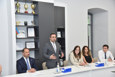 Nəsimi rayon İcra Hakimiyyətinin başçısı növbəti səyyar qəbul keçirib