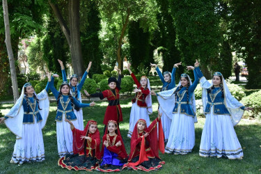 1 İyun- Uşaqların Beynəlxalq Müdafiəsi günü münasibətilə Zabitlər Parkında bayram tədbiri keçirilib.