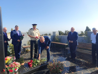 Vətən müharibəsi Şəhidi Ələsgərov Ələkbər İsgəndər oğlunun doğum günündə əziz xatirəsi yad olundu.