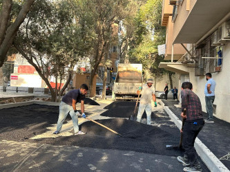 H.B.Əliyev küçəsi 9, 11, 15 və 17 saylı binaların ətrafında abadlıq-quruculuq işləri davam etdirilir.