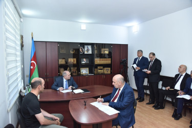 Nəsimi rayon İcra Hakimiyyətinin başçısı növbəti səyyar qəbul keçirib