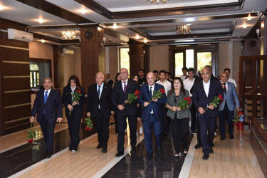 Nəsimi rayonunda respublikanın ali təhsil müəssisələrinə qəbul imtahanlarında rayon üzrə yüksək bal toplayan məzunlarla görüş keçirilib