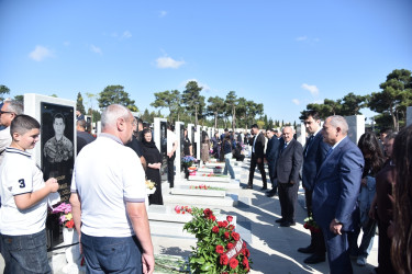 Nəsimi rayon ictimaiyyətinin nümayəndələri Anım Günü münasibətilə Hərbi Memorial Məzarlığı ziyarət etdi.