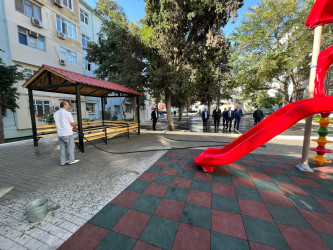 Asif  Məhərrəmov 64, 20 yanvar 4/66 saylı binalarda abadlıq-quruculuq işləri yekunlaşmaq üzrədir.