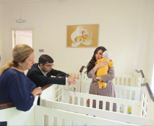 1 İyun – Uşaqların Beynəlxalq Müdafiəsi günü münasibəti ilə Nəsimi RİH-in məsul əməkdaşları 1 nömrəli Körpələr Evinə baş çəkiblər.
