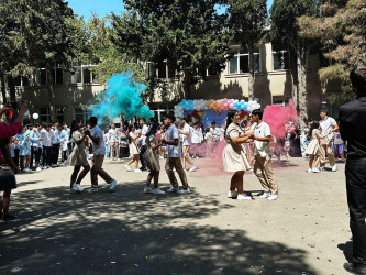 Nəsimi rayonunun ümumtəhsil müəssisələrində “Son zəng” tədbirləri keçirildi.