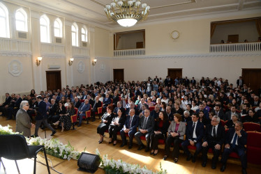 Nəsimi rayonunda Ümummilli lider Heydər Əliyevin anadan olmasının 101 illiyi münasibətilə “Ulu öndər Heydər Əliyev Azərbaycan dövlətçiliyinin xilaskarı, müasir müstəqil Azərbaycanın banisidir ” adlı tədbir keçirilib.