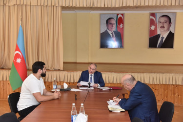 Nəsimi rayon İcra Hakimiyyətinin başçısı növbəti səyyar qəbul keçirib