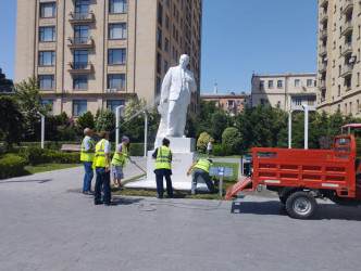 Nəsimi rayonunda abidələrin və barelyeflərin yuyulması tədbirləri aparılıb.