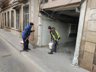 Rayon ərazisində yol kənarında istinad divarlarında, binaların fasadlarında cari təmir işləri aparılıb.