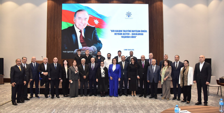 Nəsimi rayonunda Heydər Əliyevin anadan olmasının 102-cİ ildönümünə həsr edilmiş "Bir Xalqın Taleyini Dəyişən Ömür: Heydər Əliyev – Qəlblərdə Yaşayan Lider" mövzusunda tədbir keçirilib.