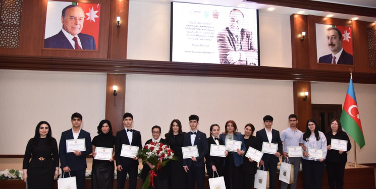 Nəsimi rayonunda Ümummilli lider Heydər Əliyevin anadan olmasının 102 illiyi münasibətilə “Ulu öndər Heydər Əliyev müasir müstəqil Azərbaycanın banisidir ” adlı tədbir keçirilib.