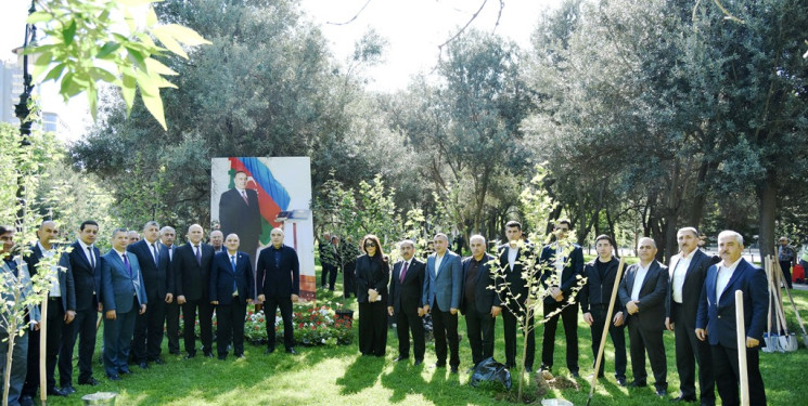 Ümummilli Lider Heydər Əliyevin anadan olmasının 102 - ci ildönümü münasibətilə ağacəkmə aksiyası keçirilib