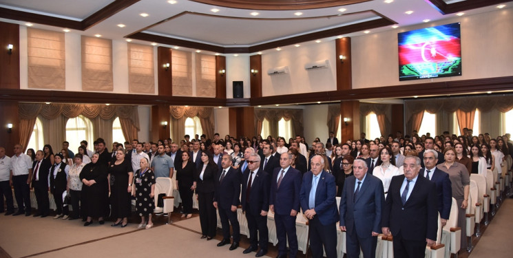 Nəsimi rayon İcra Hakimiyyətində 20 Sentyabr - Dövlət Suverenliyi Günü münasibətilə tədbir keçirilib.
