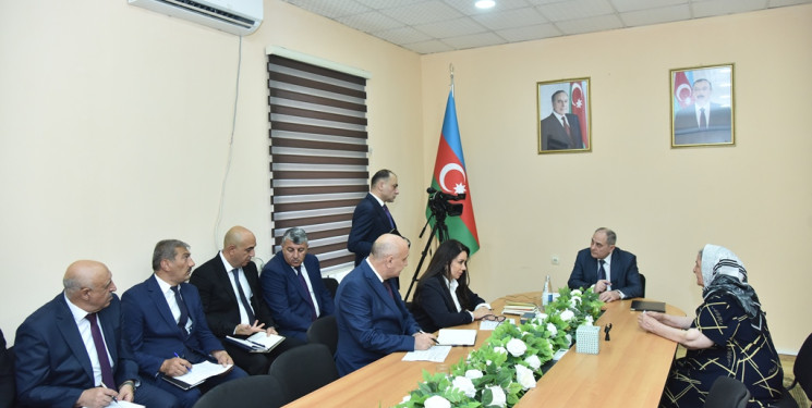 Nəsimi rayon İcra Hakimiyyətinin başçısı növbəti səyyar qəbul keçirib