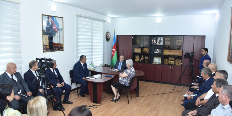 Nəsimi rayon İcra Hakimiyyətinin başçısı növbəti səyyar qəbul keçirib