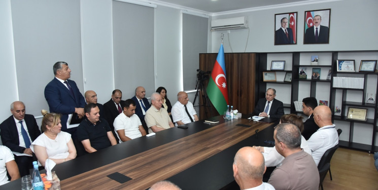 Nəsimi rayon İcra Hakimiyyətinin başçısı növbəti səyyar qəbul keçirib