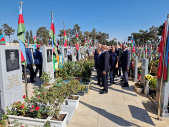 Vətən Müharibəsi Şəhidlərinin və Şəhid Kazımov Vüsal Vüqar oğlunun doğum günü ərəfəsində xatirəsi yad olundu.