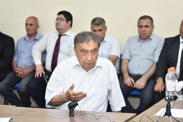 Nəsimi rayon İcra Hakimiyyətinin başçısı növbəti səyyar qəbul keçirib