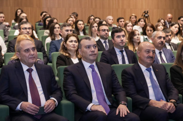 120-dən çox əməkdaşa Yeni Azərbaycan Partiyasının üzvlük vəsiqələri təqdim olunub