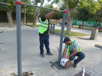 Nəsimi rayonu Vaqif  prospektində yerləşən parkda cari təmir işləri aparılıb.