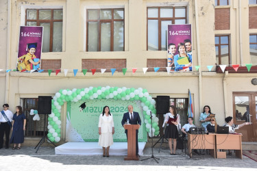 Nəsimi RİH başçısı rayonun ümumtəhsil müəssisələrinə “Son zəng” tədbirlərində iştirak etdi.