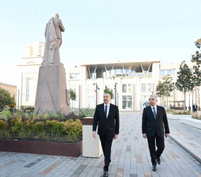 Azərbaycan Respublikasının Prezidenti İlham Əliyev Bakı Dəmiryol Vağzalının və metronun “28 May” stansiyasının qarşısında aparılmış abadlıq və yenidənqurma işlərindən sonra yaradılan şəraitlə tanış olub