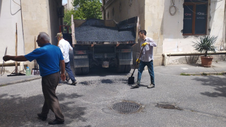 Nəsimi rayonu 28 May 20 saylı binanı əhatə edən həyətyanı sahədə asfaltlaşma və cari təmir işləri aparılıb.