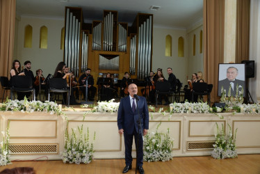 Nəsimi rayonunda Ümummilli lider Heydər Əliyevin anadan olmasının 101 illiyi münasibətilə “Ulu öndər Heydər Əliyev Azərbaycan dövlətçiliyinin xilaskarı, müasir müstəqil Azərbaycanın banisidir ” adlı tədbir keçirilib.