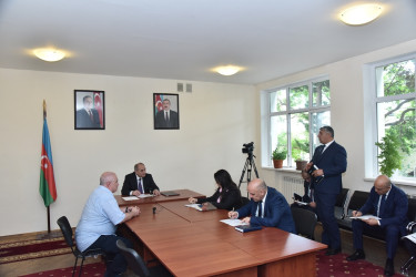 Nəsimi rayon İcra Hakimiyyətinin başçısı növbəti səyyar qəbul keçirib